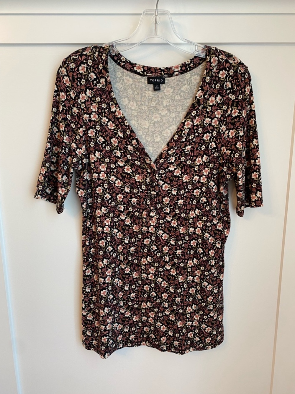 Torrid size 2 ribbed floral V-neck top